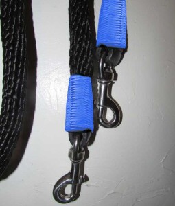AMREINGL0020-black-rope-blue-leather-clip-reins